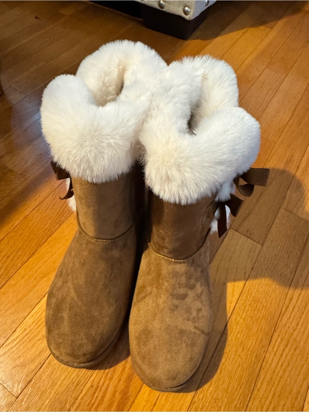 Women’s Winter Boots Size 9 Brown Faux Suede White Faux Fur Bow Mid Calf